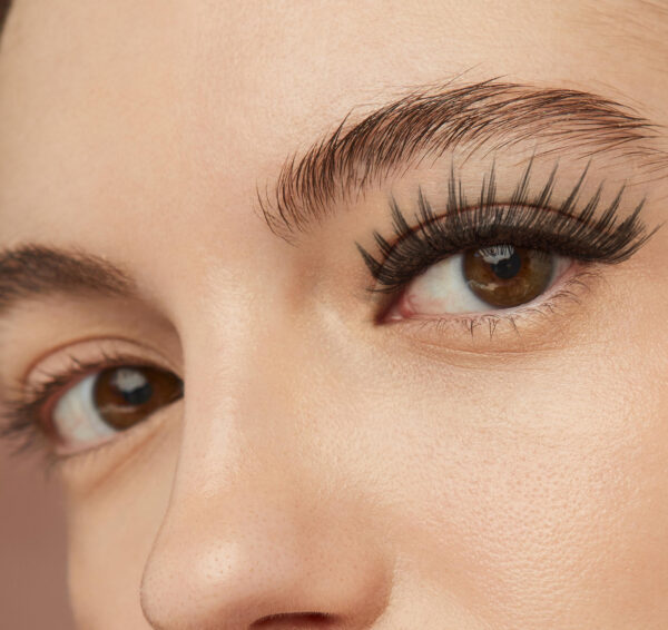 woman-with-eyelashes-extension-side-view